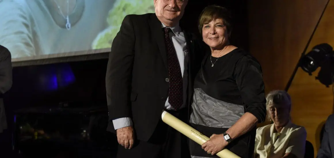 Linda Kovan of Novi, Mich., receives her Honorary Fellowship in honor of her leadership of the American Technion Society.