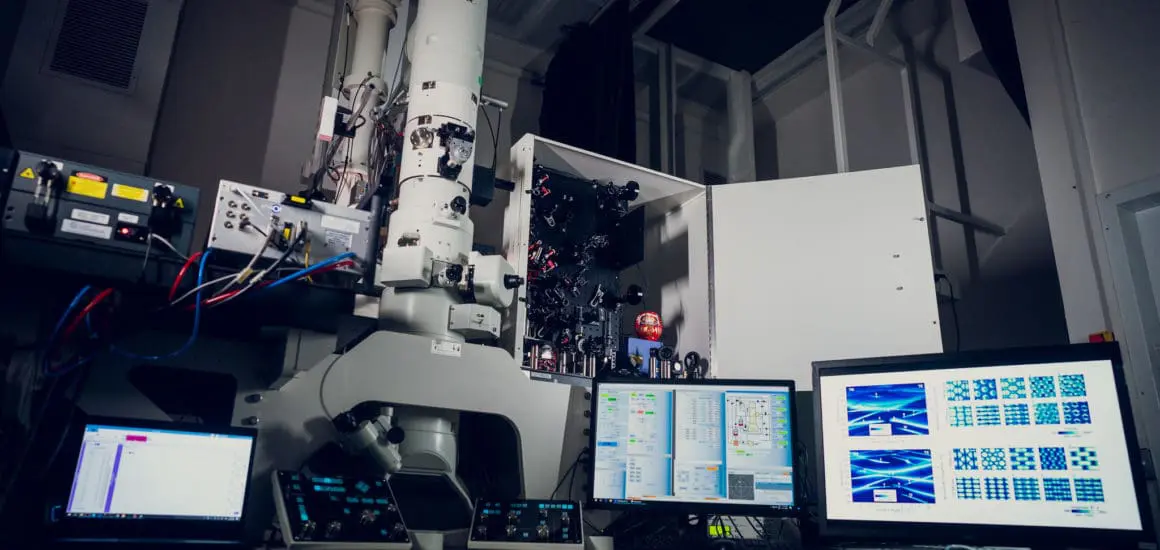 The quantum electron microscope