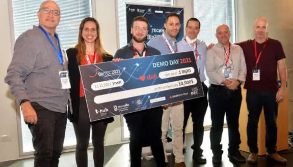 BizTEC Champs Reinvent the Defibrillator