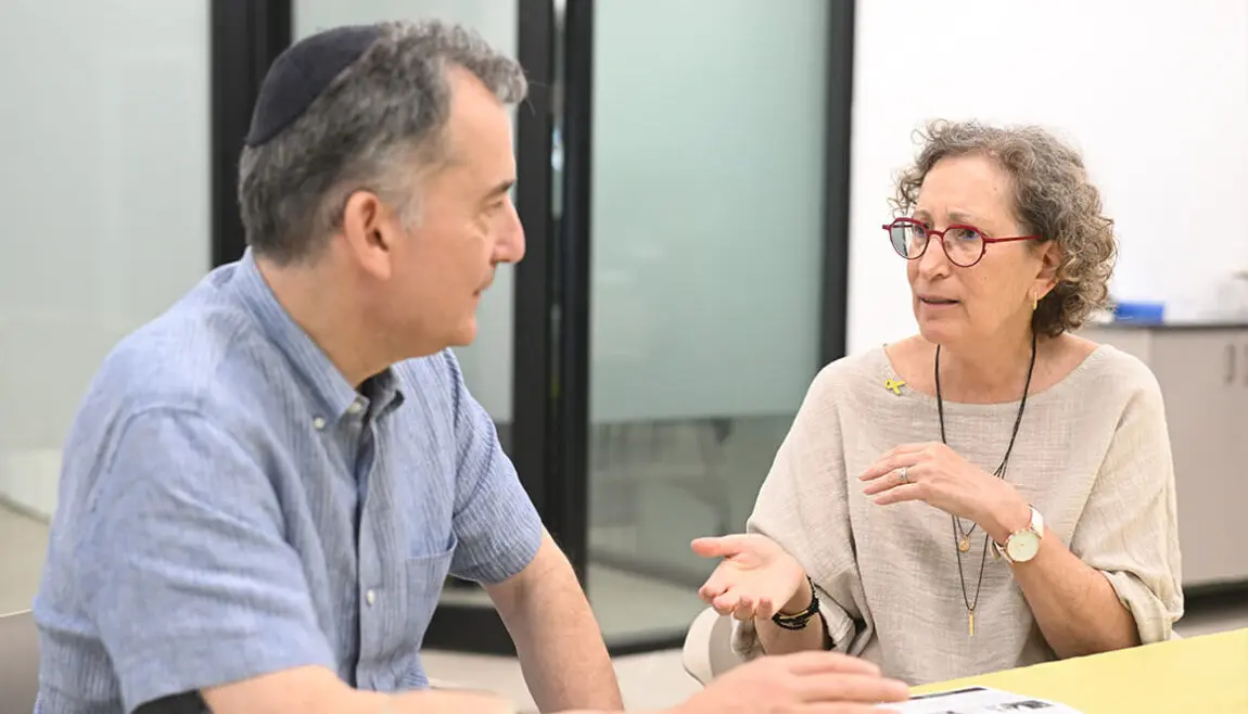 David Wolpe sitting with Prof. Ayelet Fishman from the Technion | Israel | American Technion Society