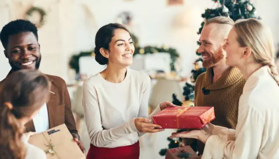 How to Keep Your Holiday Shopping Sustainable
