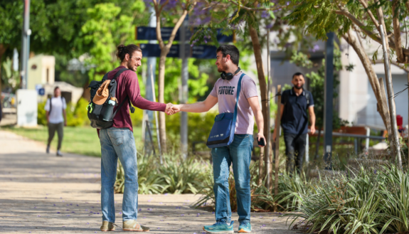 Foreign Students Learn What It Means to be Israeli