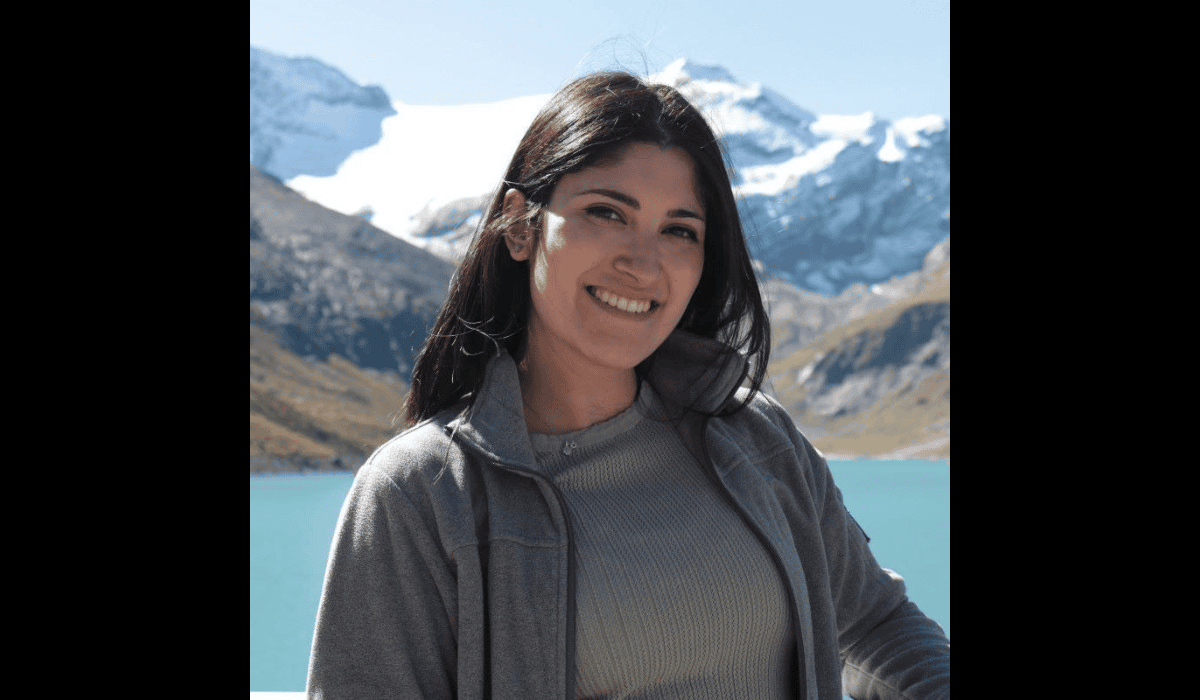 Ph.D. Student hadas orgad, winner of the apple fellowship for ai, with mountains and a lake in the background | Donate to Support Israel | American Technion Society