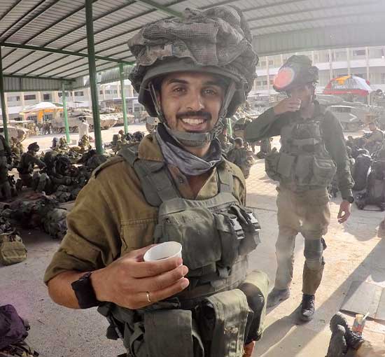 Israel soldier under a tent