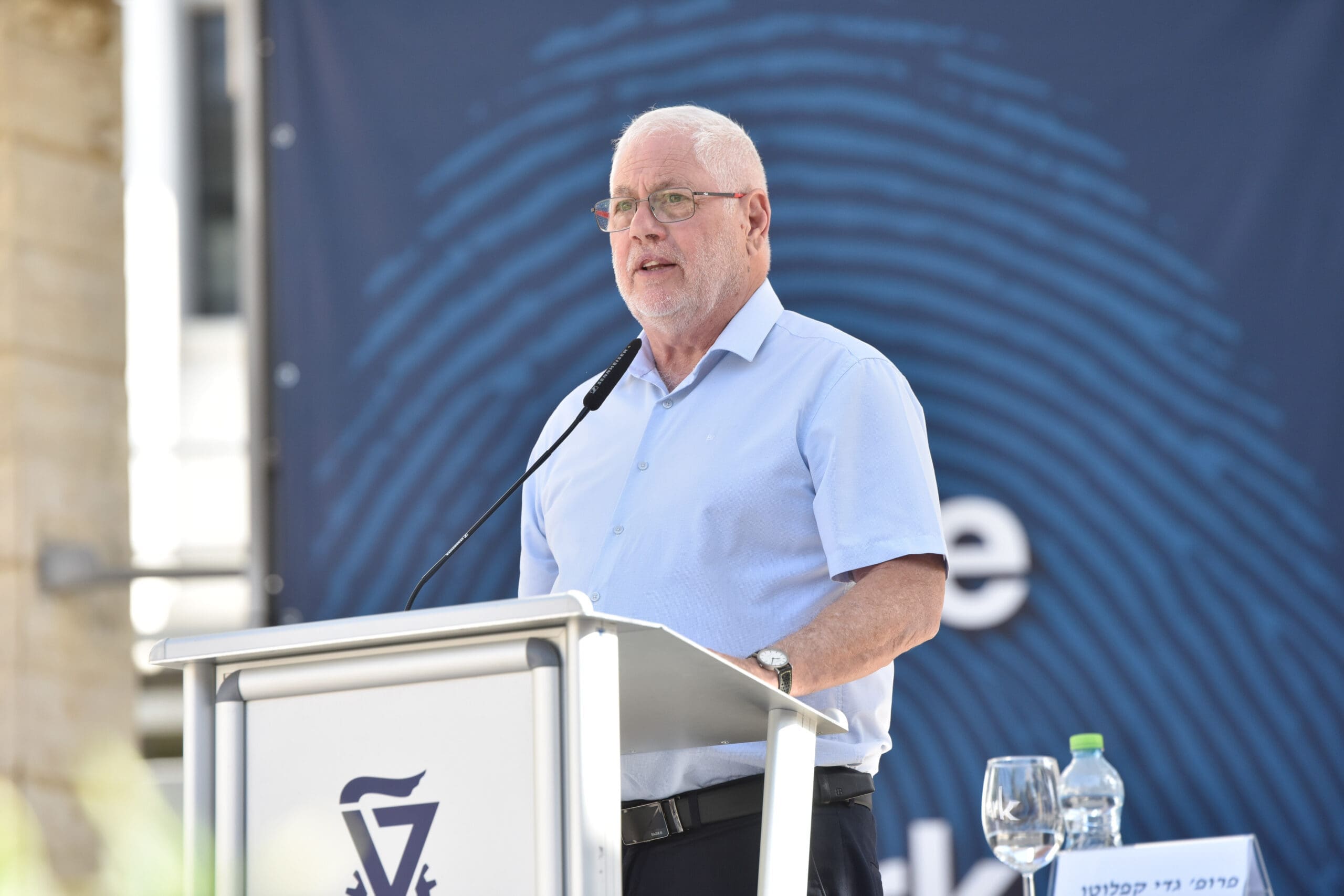 Technion President Prof. Uri Sivan greets new students.