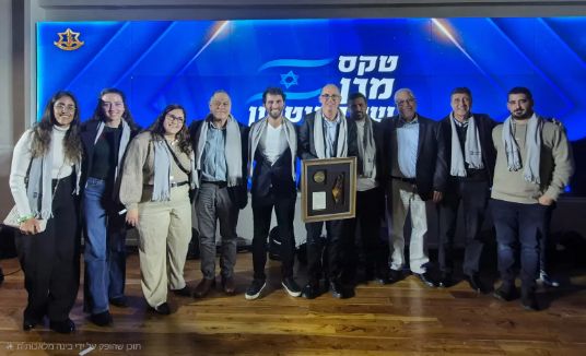 Executive Vice President and CEO of the Technion, Dr. Rafi Aviram; Vice President for Academic Affairs, Prof. Oded Rabinovitch; Technion President, Prof. Uri Sivan; and Dean of Students Prof. Guedi Capeluto, with students at the ceremony